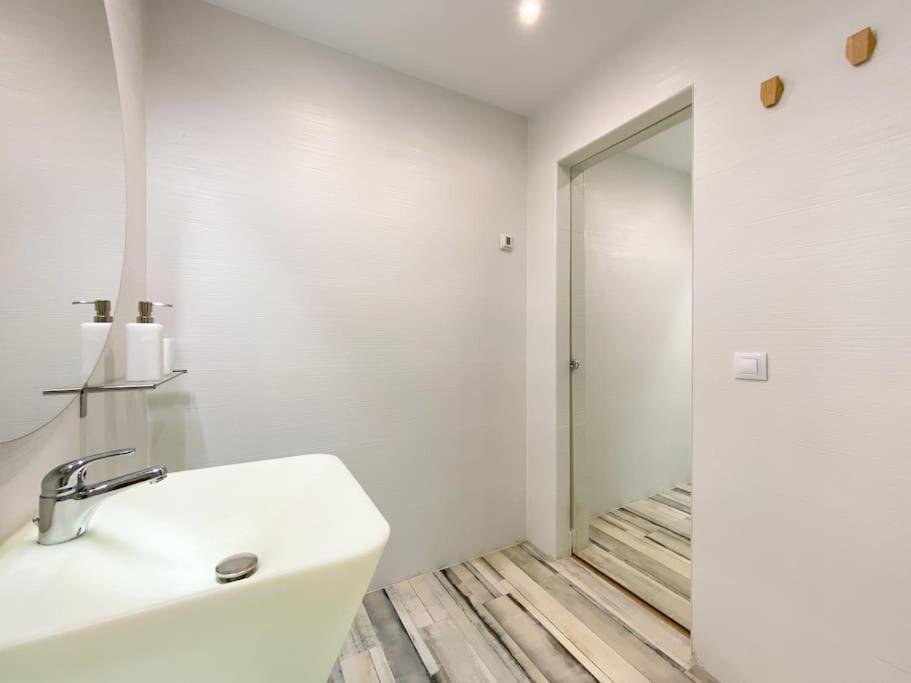 New Lavapies Spacious Flat, 2 Bedrooms And 2 Balconies Madrid Exterior foto